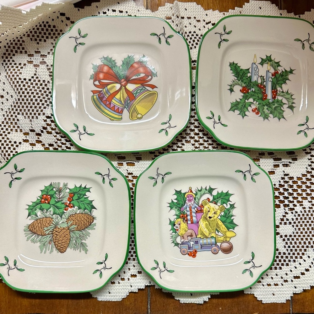 Spode World of Christmas Decorating the Tree 2005 canapé plate set 4 pieces